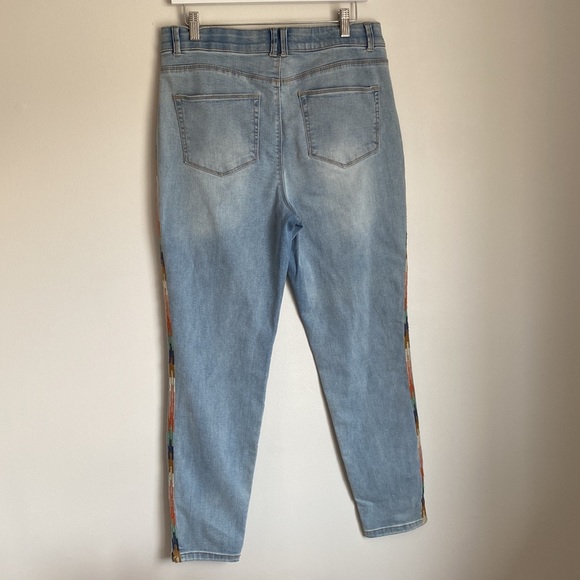 Knox Rose ladies cropped faded jeans. Size 12. Colourful side stripe. High rise. - Picture 3 of 14